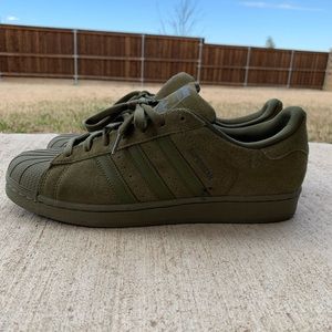 Adidas superstars “Olive Green”